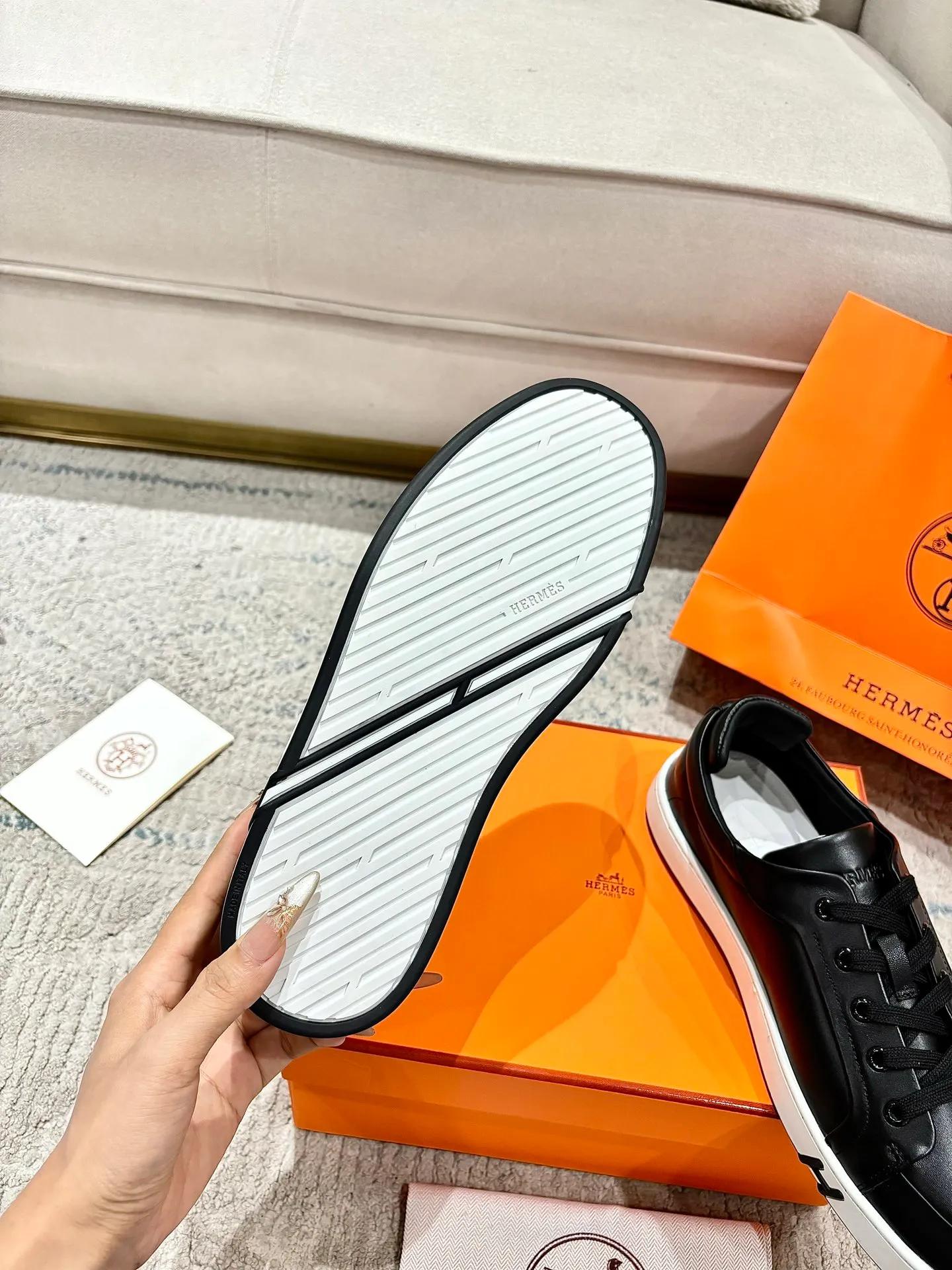 Factory direct sales p640🐘🐘Women's shoes Women's clothing Men's ➕10 Hermes·Hermès 2025ss new Lucky series men's leather loafers casual sports shoes for women Top version 🔝Original purchase, development and production👍🏻 This Hermès sports shoe is made of calfskin and suede goatskin, with iconic "H" details on the side, creating a dynamic and fashionable style. 💘 💜Material: original imported first-layer cowhide 💛Inner lining: original customized soft sheepskin 💚Sole: original molded non-slip TPU outsole ❤️Sole thickness: about 2.5cm 🤍Number of yards: 35-45👣 (40 for women and 45 for men, custom-made and non-refundable